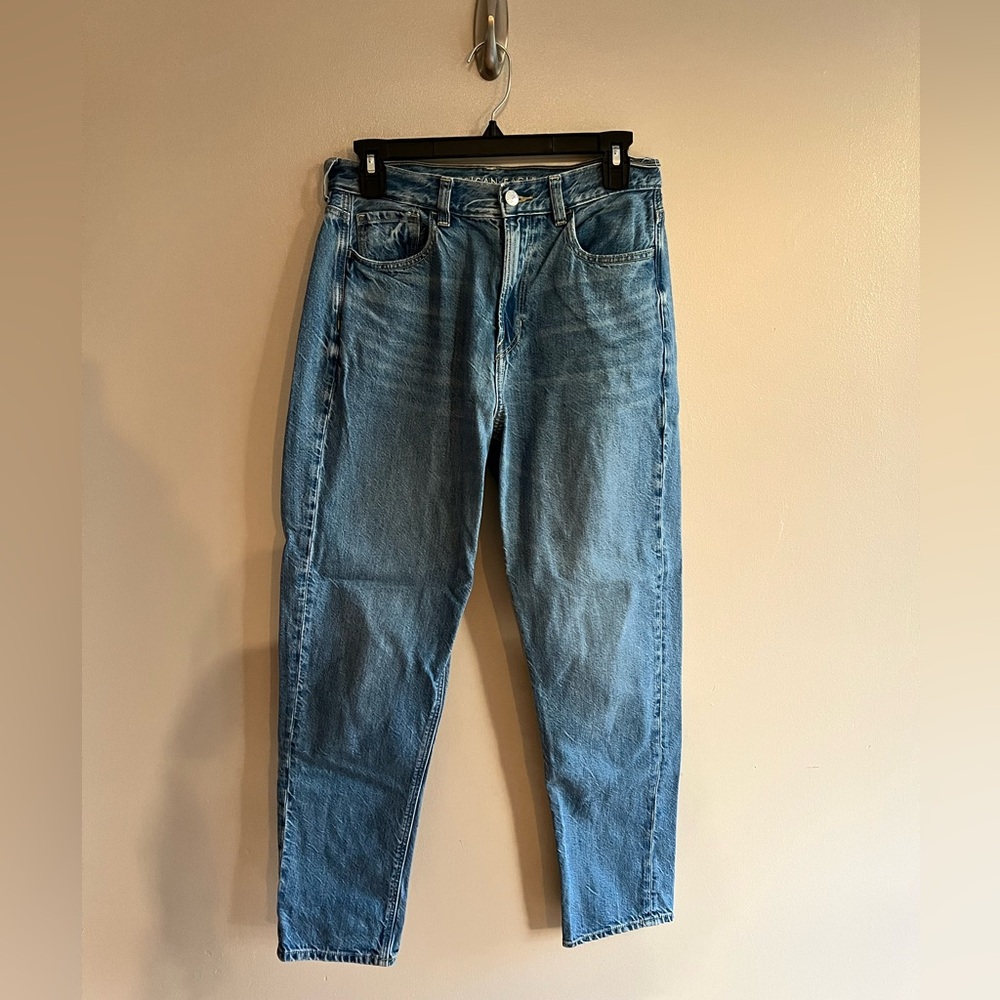 Medium Wash AMERICAN EAGLE Mom Jeans - Size 4